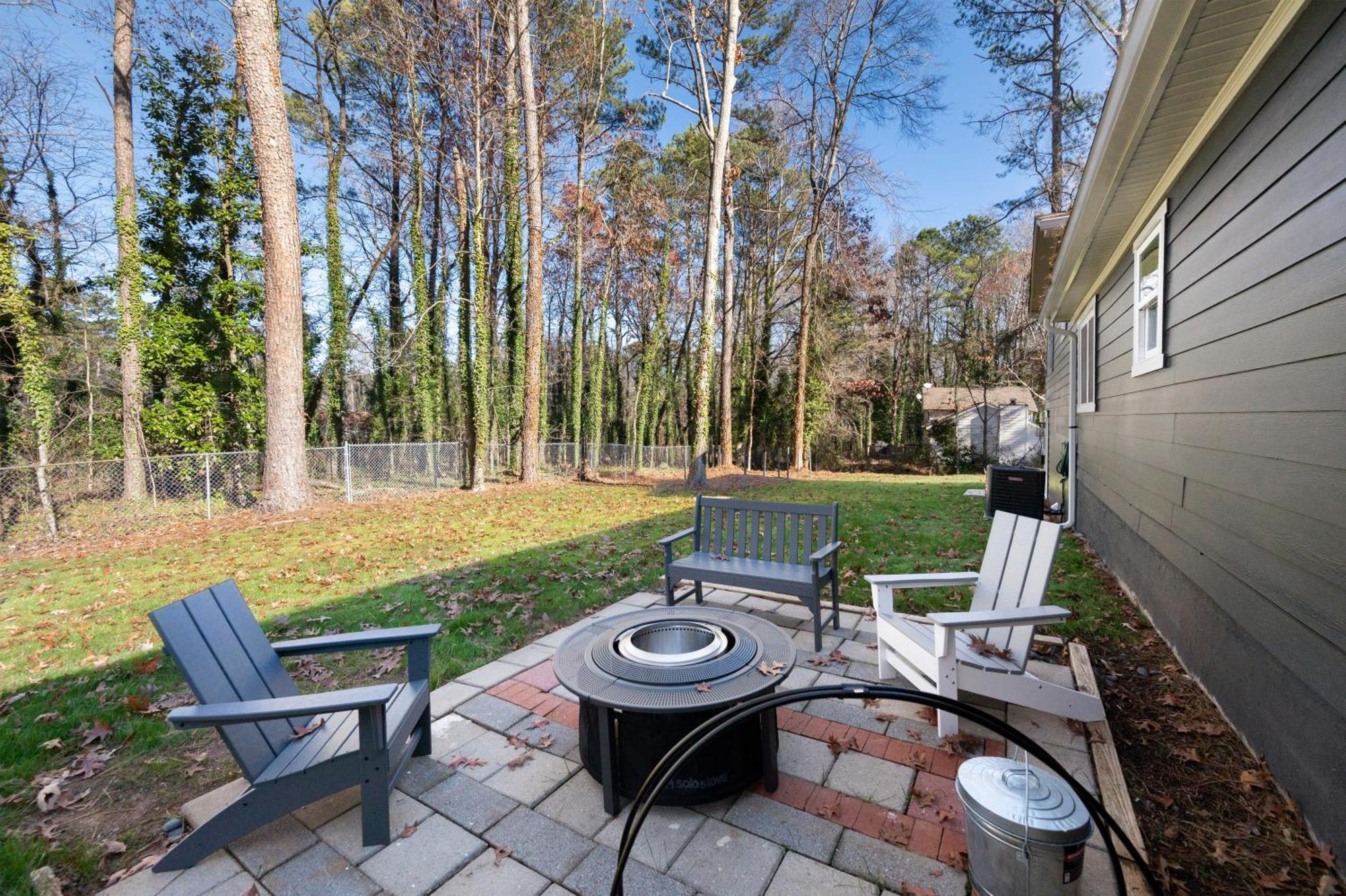 Outdoor Projector, Arcade, Fire Pit, 2 Car Garage, 2 Living Rooms Snellville Exterior foto